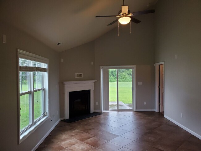 Building Photo - Beautiful Townhome 3 bed/2.5bath