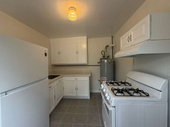 Building Photo - 1225 University Ave