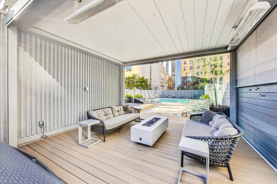 Building Photo - 1516 N State Pky