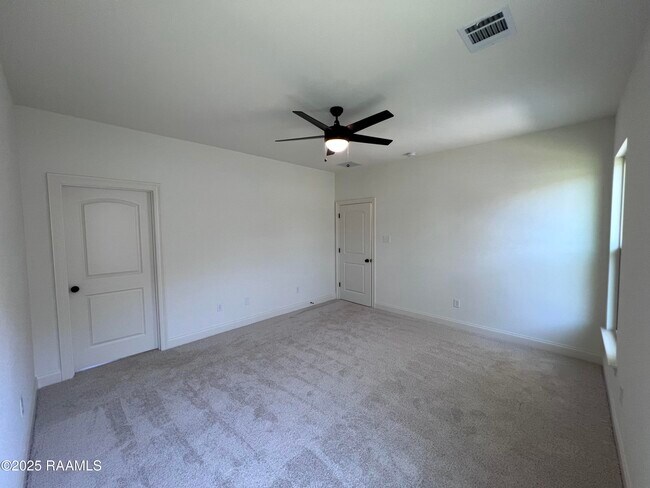 Building Photo - 107 Tenor St