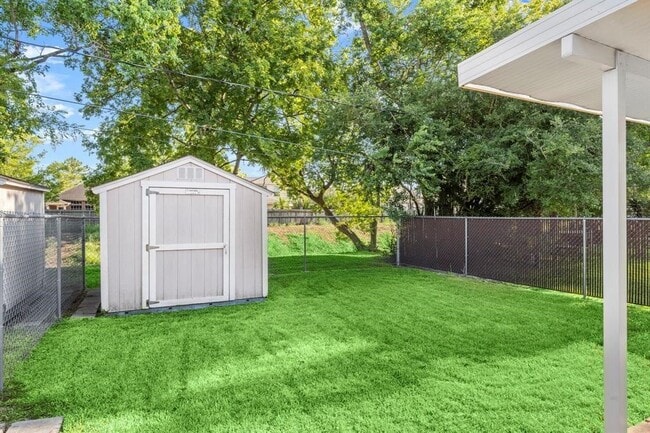 Building Photo - 6316 Olson Ln