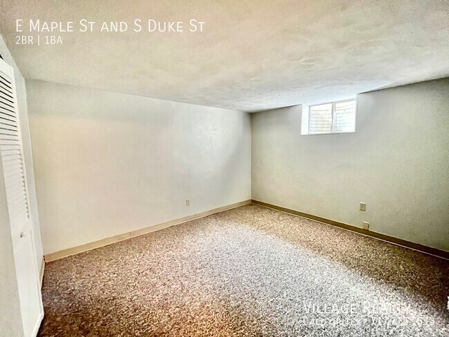 Building Photo - 461 E Maple St