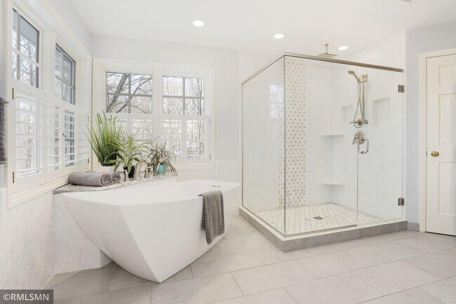 Building Photo - 14888 Pondview Cir