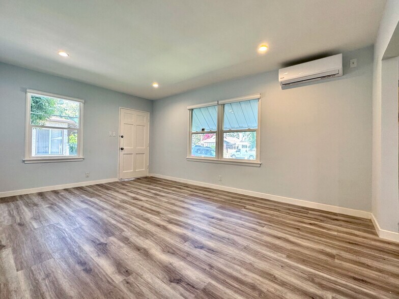 Building Photo - 5242 Comercio Ave