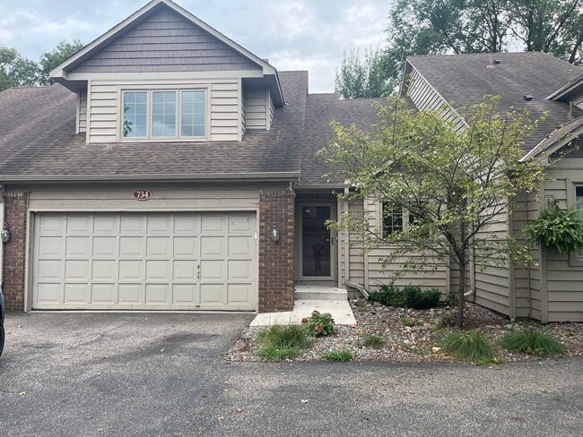 Primary Photo - Welcome to this updated townhome in Northe...