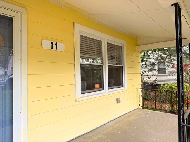 Building Photo - 11 Brooks Ave