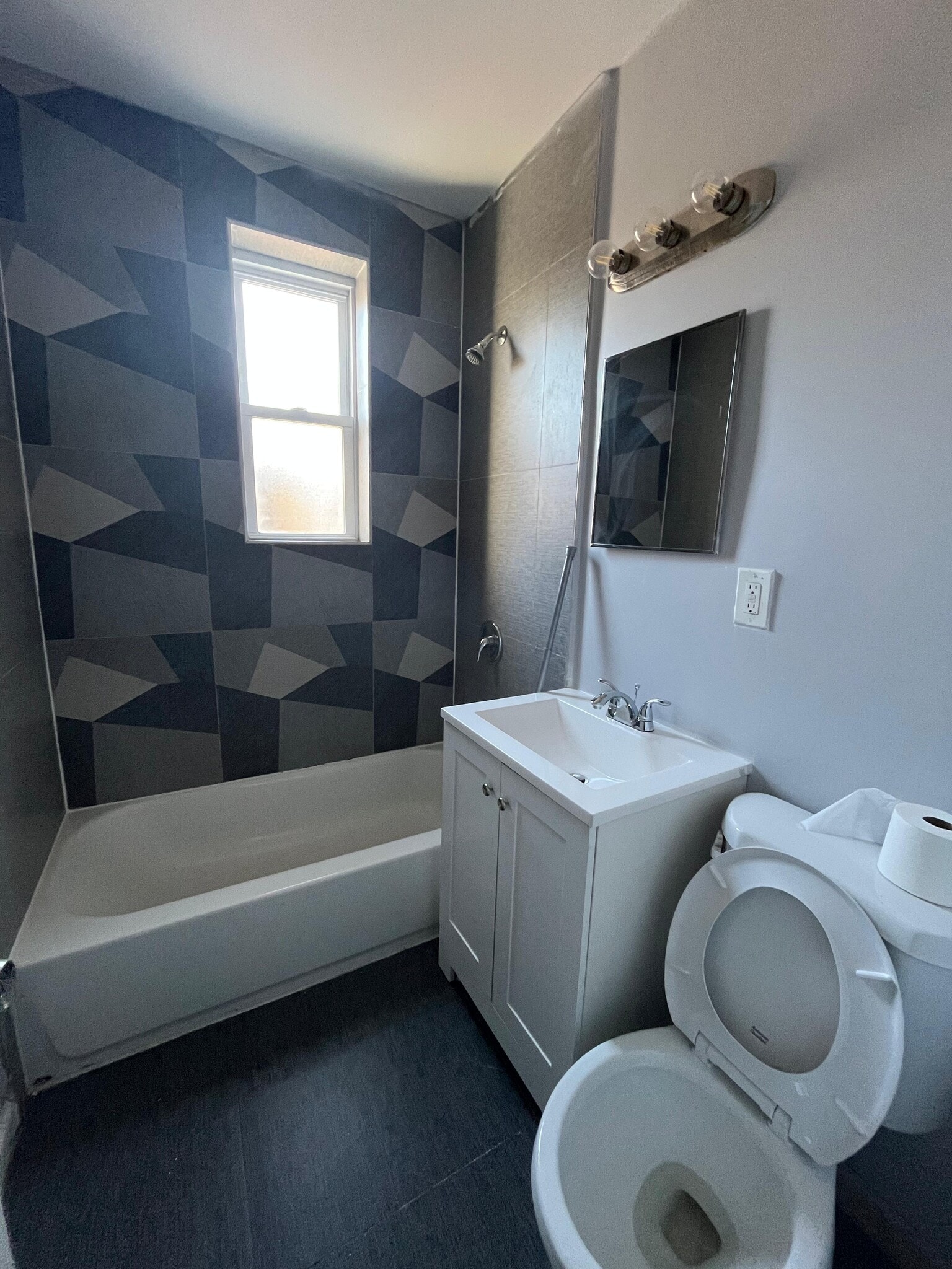 Building Photo - 123 Wade St