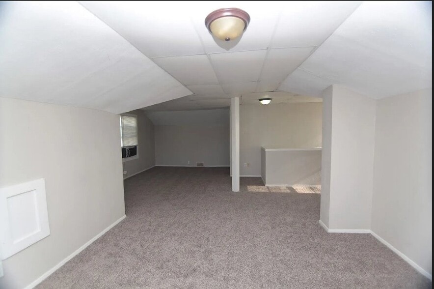 Building Photo - 556 20th Ave