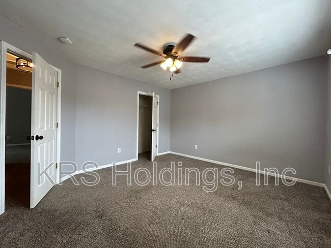 Building Photo - 210 Fallawater Way