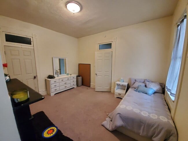 Building Photo - Available July 2026 - 4 Bedroom Home w/ Off-street Parking and Spacious Deck!