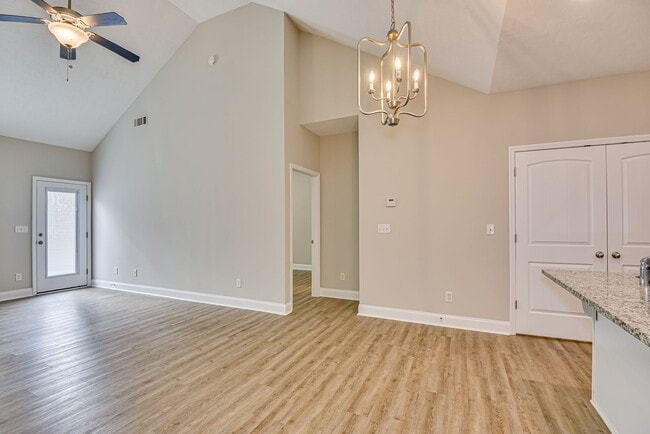 Building Photo - 2 Bed/ 2 Bath Townhome - 7 Minutes from Fort Gordon!