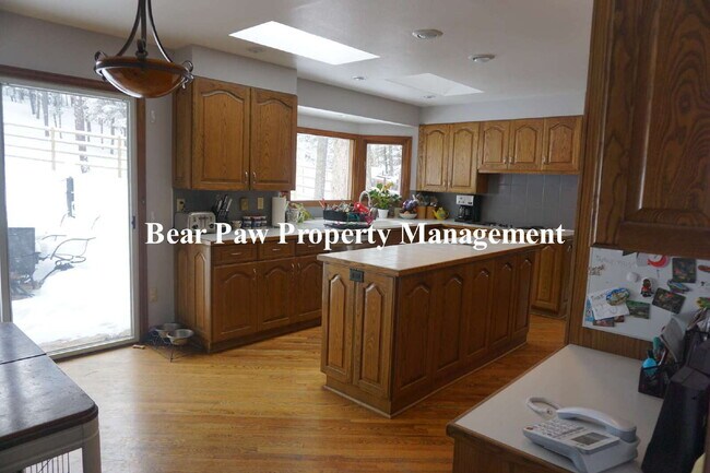 Building Photo - Lovely Home in Soda Creek!!