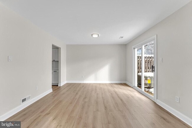 Building Photo - 1228 Chanticleer