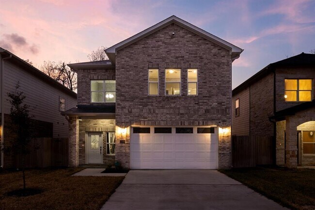 Primary Photo - 2209 Silverbonnet St