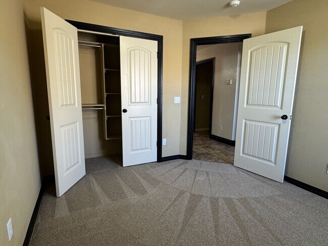 Building Photo - 7904 SW Powell Ct