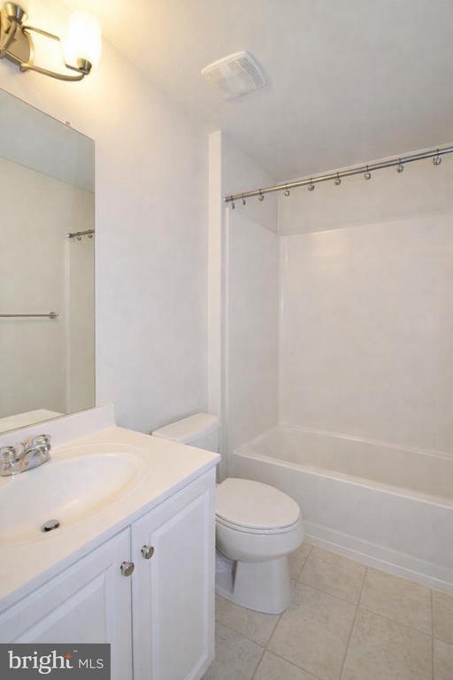 Building Photo - 43275 Mitcham Square