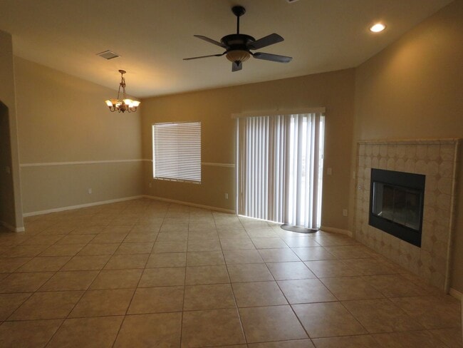 Building Photo - Beautiful 3/2 in the heart of JT!