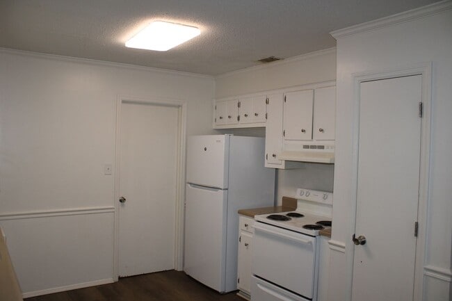 Building Photo - 3 Bedroom 2 Bath In Hephzibah!