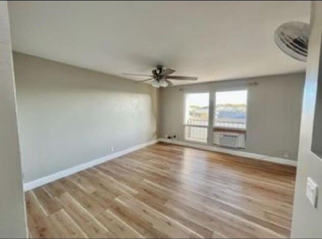 Building Photo - Pet friendly, upgraded and spacious 5 bedr...