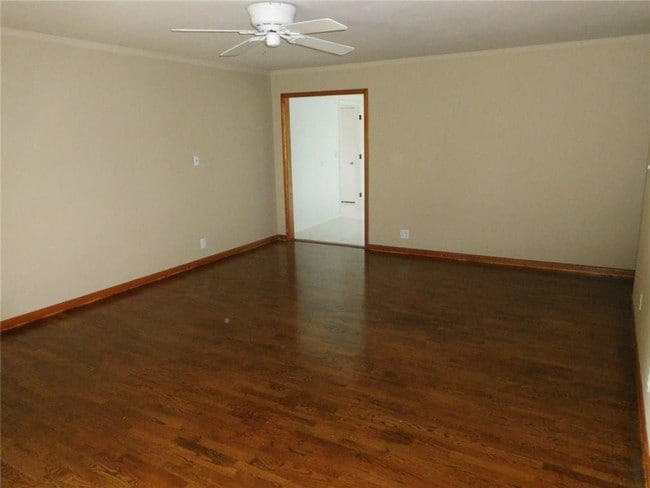 Building Photo - 309 Crestview Dr