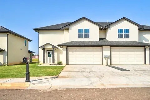 Building Photo - 621 Abadan Dr