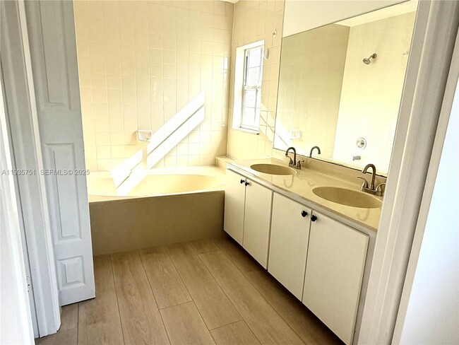 Building Photo - 13922 SW 102nd Ln