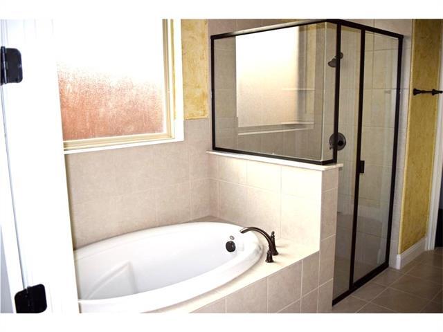 Building Photo - 115 Oakwood Ln