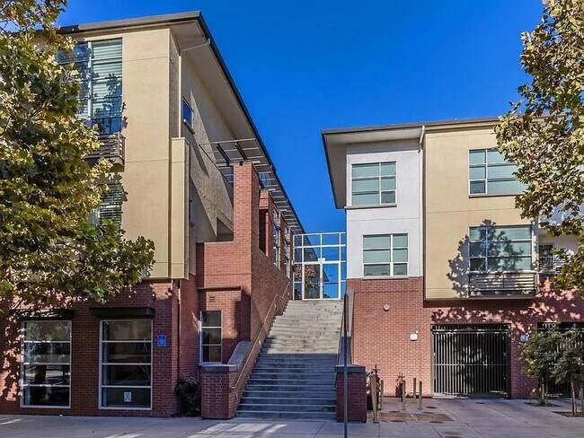 Building Photo - Beautifully Upgraded 2 Bedroom Condo with a Den in Downtown San Jose