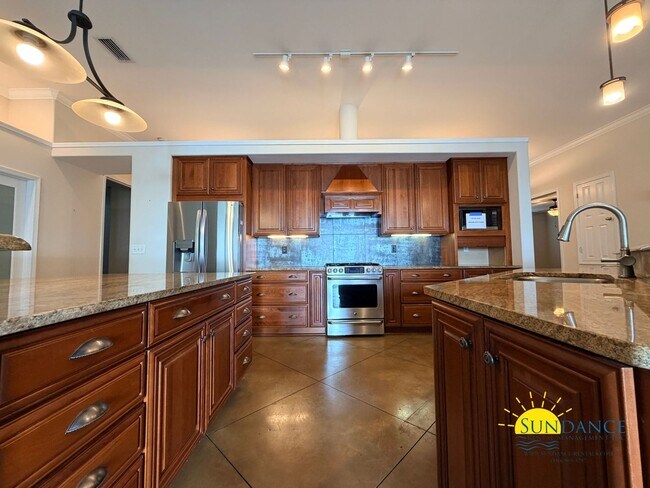 Building Photo - 249 Beachview Dr NE