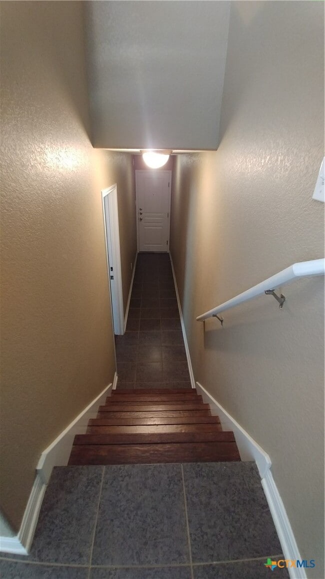 Building Photo - 112 Rush Haven AB