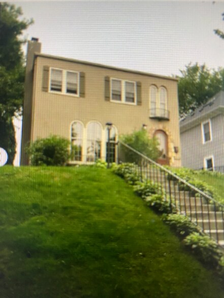 Primary Photo - 4440 Upton Ave S