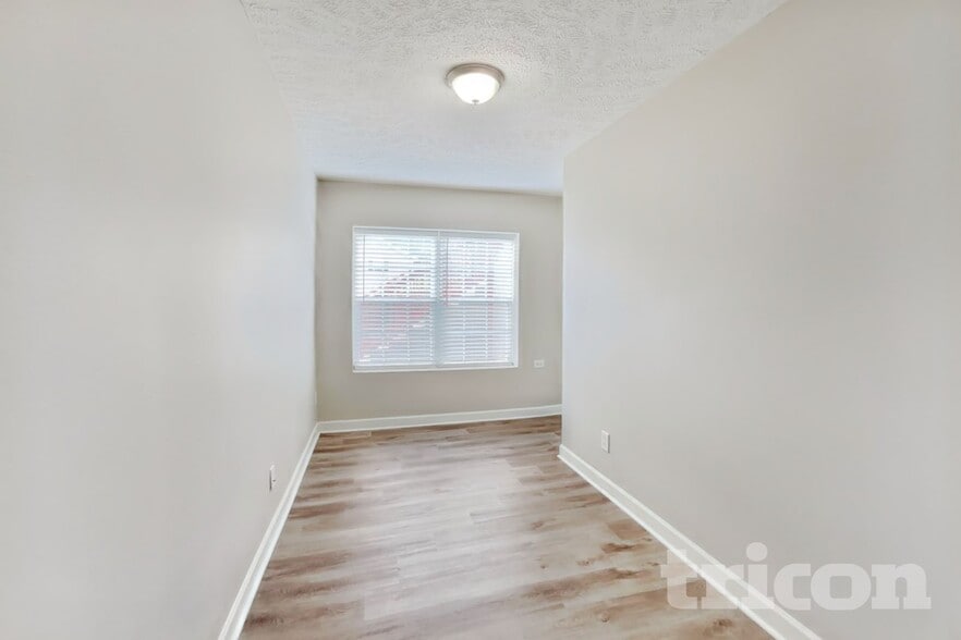 Building Photo - 649 Belgium Dr