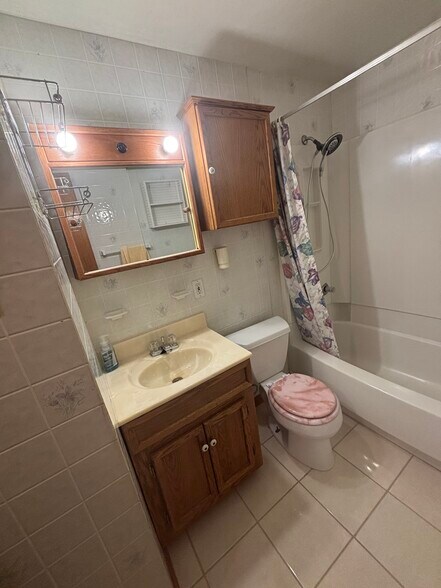 Building Photo - 225 Fairhaven Dr