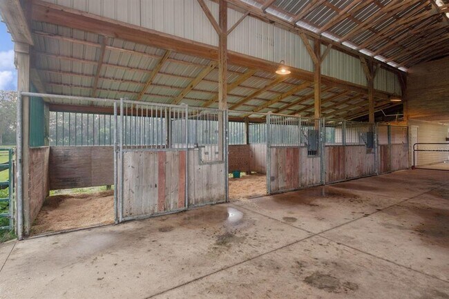 Building Photo - 35520 Timbertop Ln