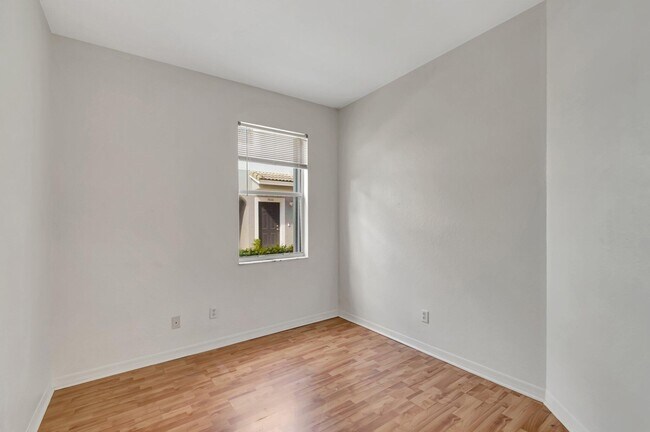 Building Photo - 3070 Grandiflora Dr