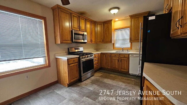 Building Photo - 2747 Jersey Ave S