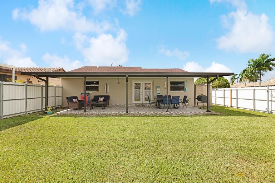 Building Photo - 13835 SW 23rd Ter