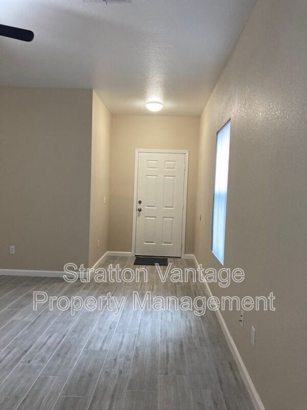 Building Photo - 1017 S Clancy Cir