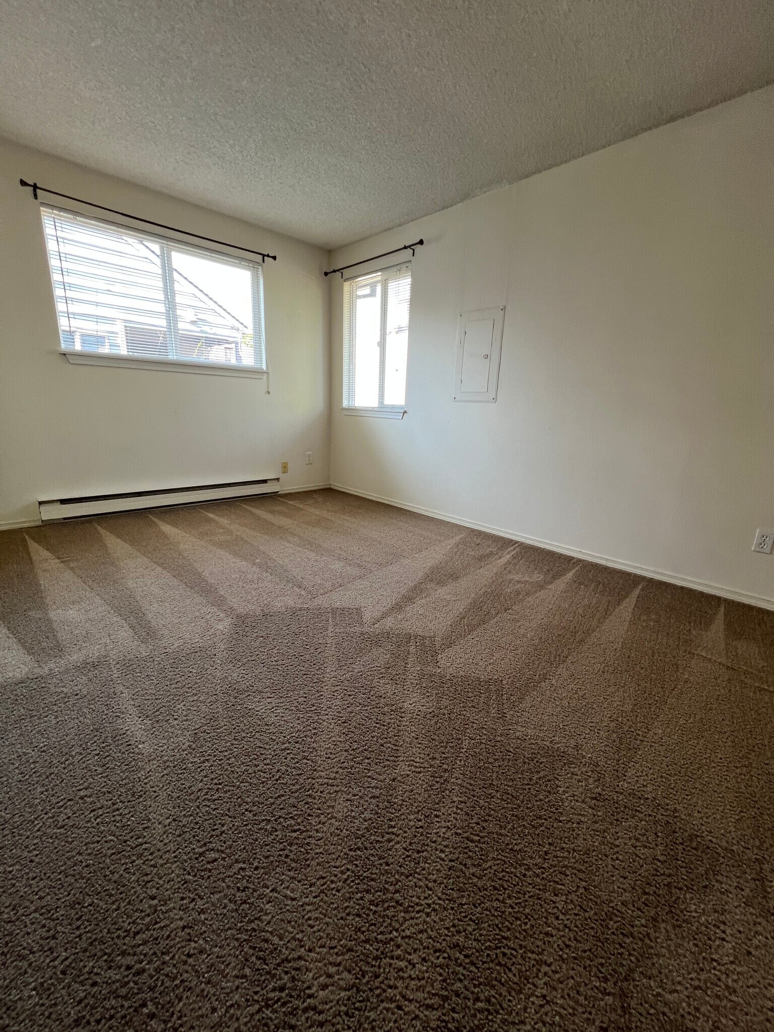 Building Photo - 4925 SE 71st Ave