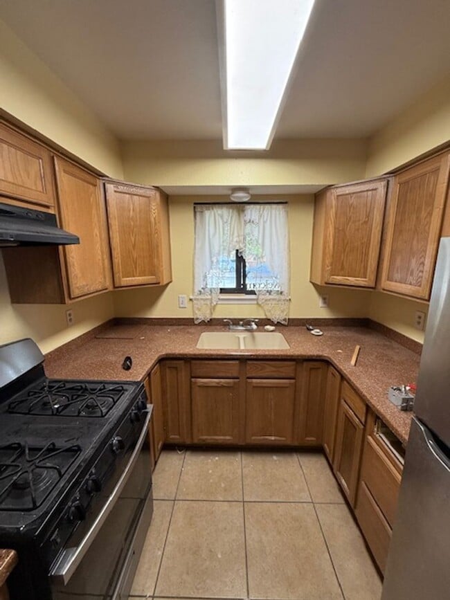 Building Photo - Coming Soon ! 3 Bedroom 2 Bath 1 Car Garag...