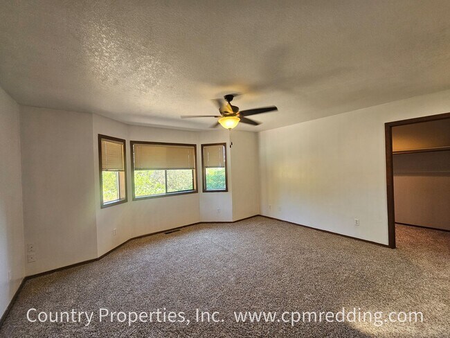 Building Photo - Stunning House with a Pool in West Redding Coming Available in August!