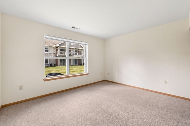 Building Photo - Condo Style Upper 2 bedroom 2 bathroom Apartment Available