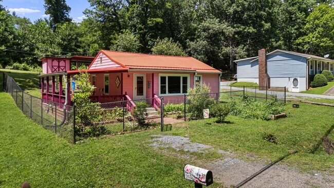 Building Photo - 513 Hiawassee Ave