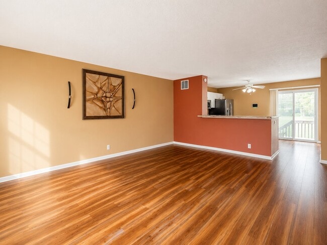 Building Photo - 593 Lazelle Rd