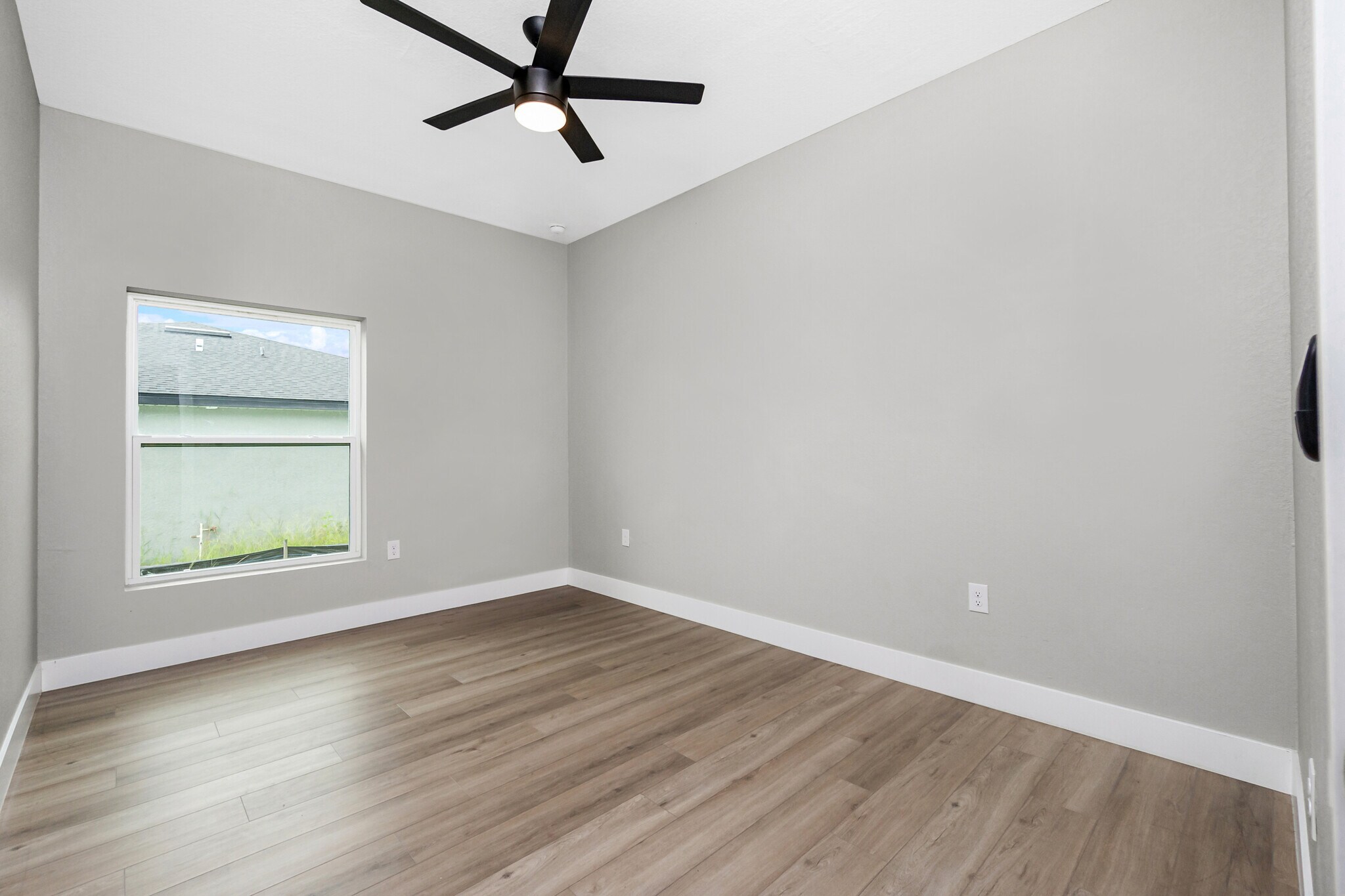 Guest Bedroom High Ceilings - 10410 Pendleton Ave