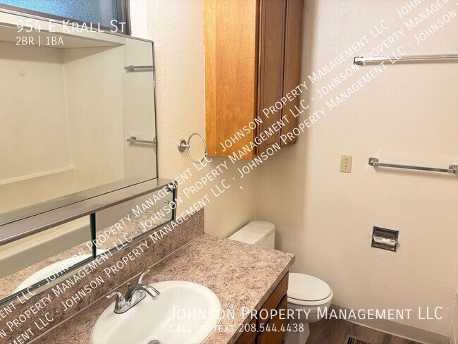 Building Photo - 954 E Krall St