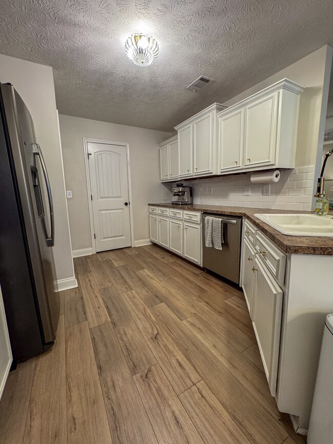 Building Photo - 127 Lee Rd 2181