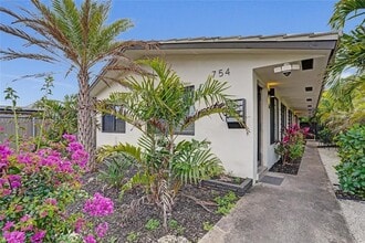 Building Photo - 754 NE 40th St