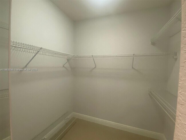 Building Photo - 1605 Passion Vine Cir