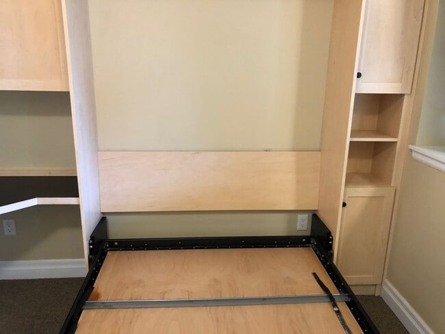 Building Photo - Fairhaven Harris Square Studio Condo For Rent in Historic Fairhaven